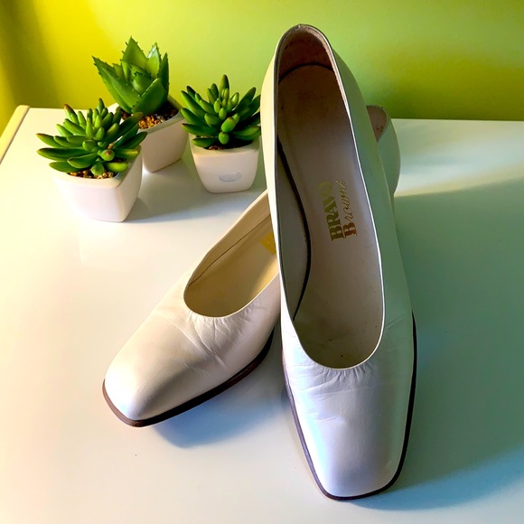 Host Pick!! Pristine BRAVO Browns 1/2” Iridescent Pearl Heels - Picture 3 of 9